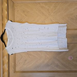Americanable High Low Distressed Tee Shirt. Size Small. White.